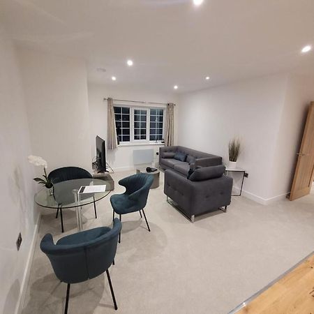 Luxury 2 Bed Apartment In The Heart Of Rochester Wainscot Exterior photo